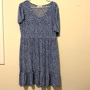 Adorable Daisy-Print Dress, Never Worn